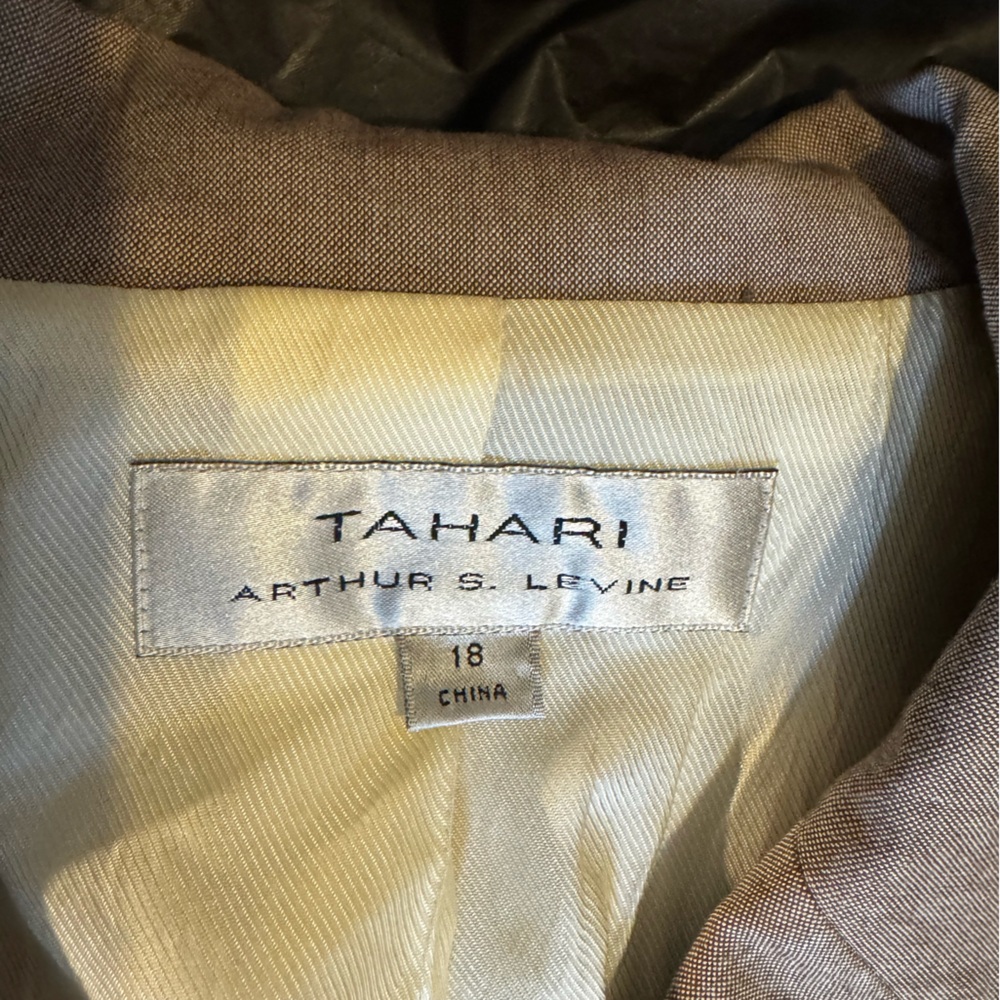 Tahari women’s beige pant suit